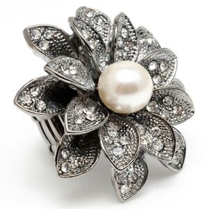 Amrita Singh Leandra Flower Stretch Cocktail Ring